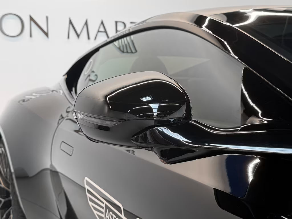 Aston Martin DB12