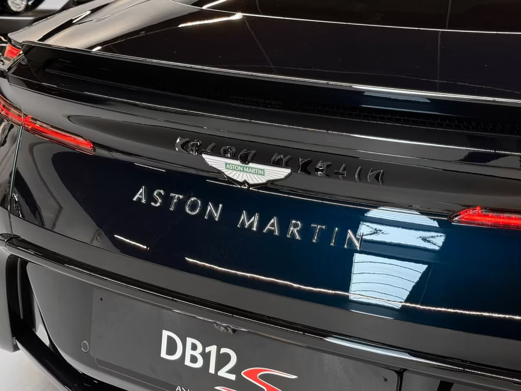Aston Martin DB12