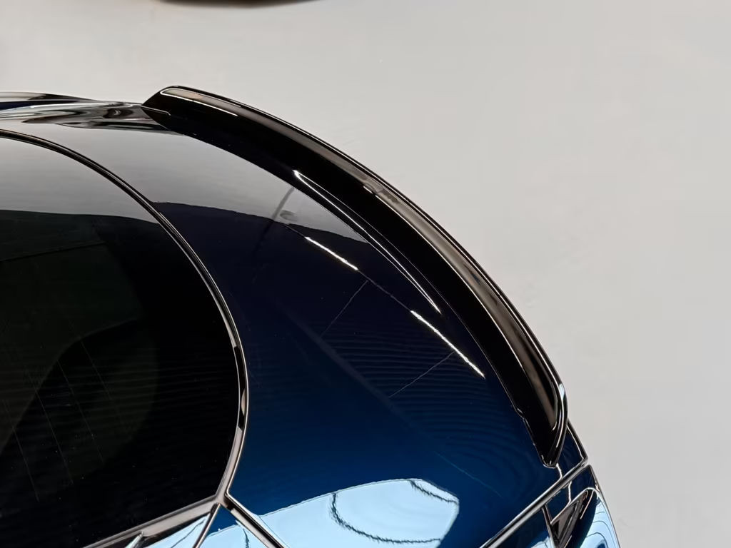 Aston Martin DB12