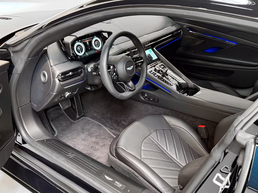 Aston Martin DB12