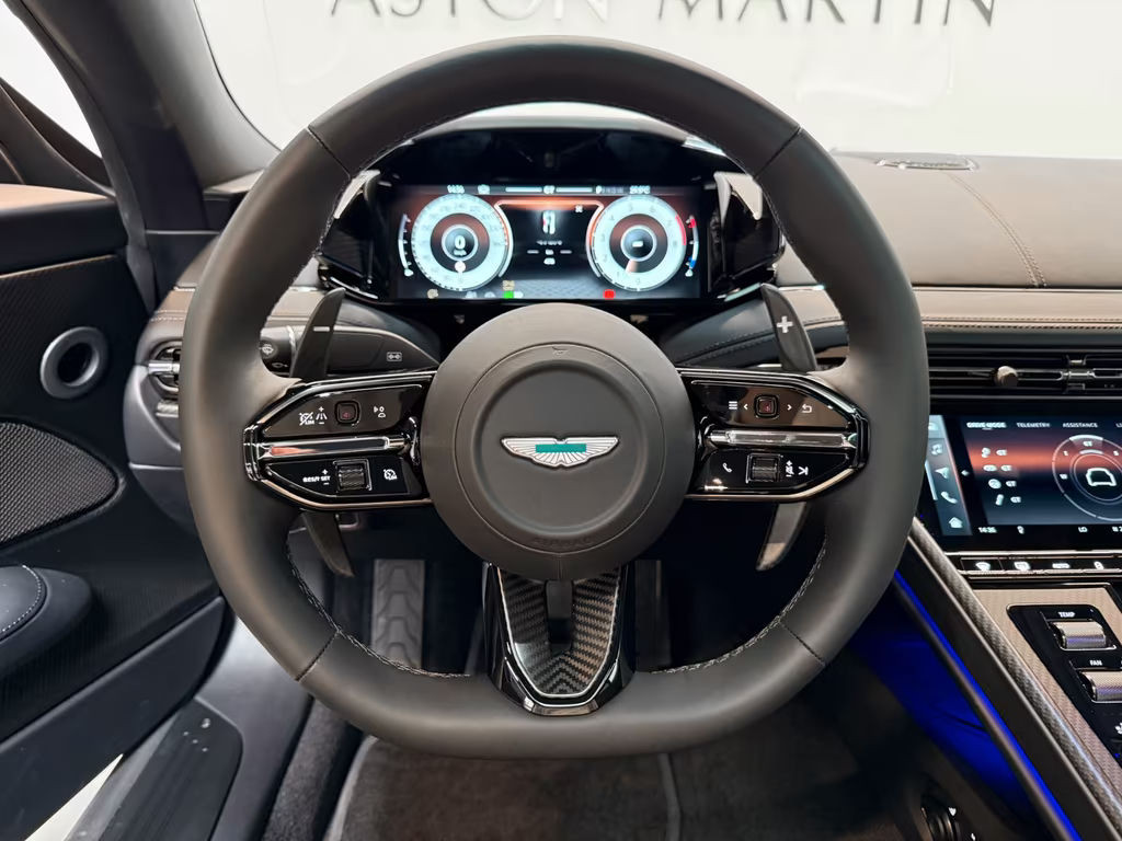 Aston Martin DB12