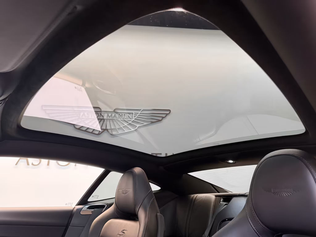 Aston Martin DB12