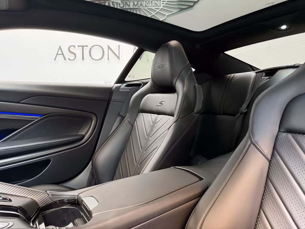 Aston Martin DB12