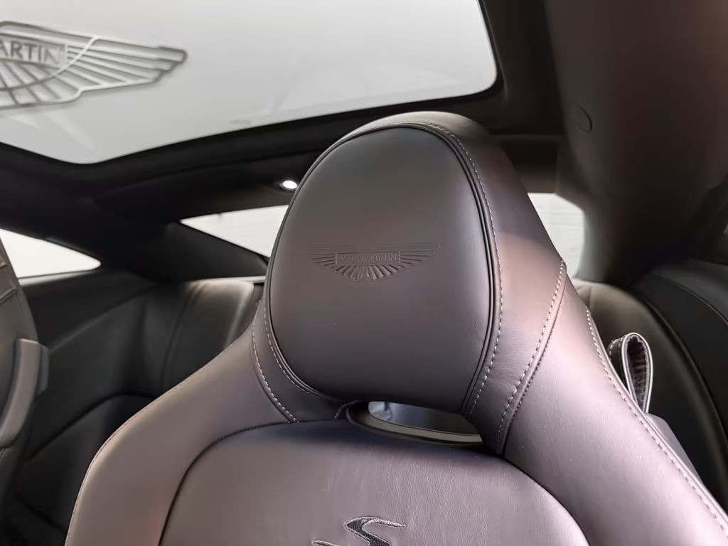 Aston Martin DB12