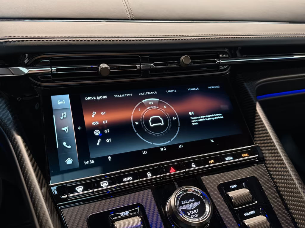 Aston Martin DB12
