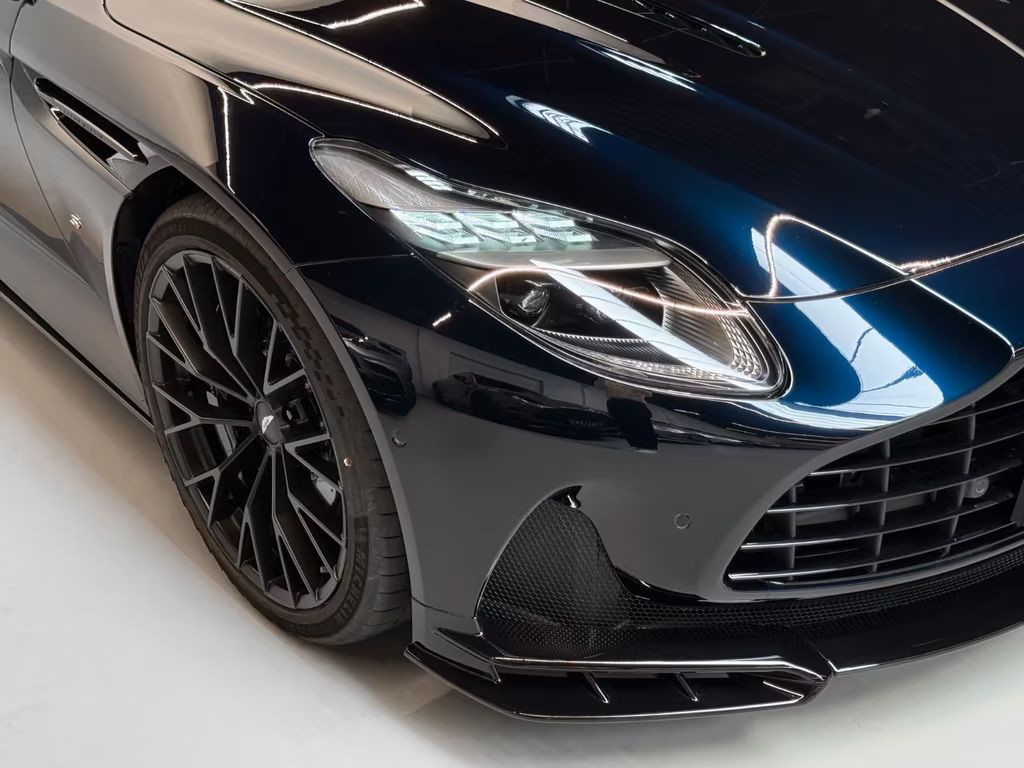Aston Martin DB12