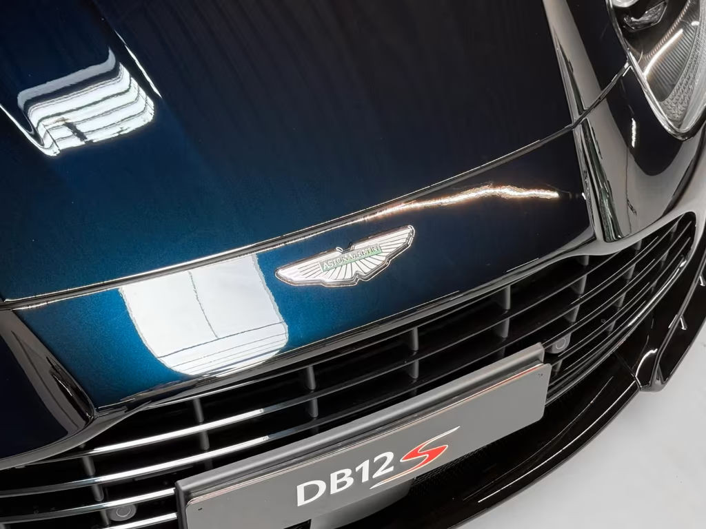 Aston Martin DB12