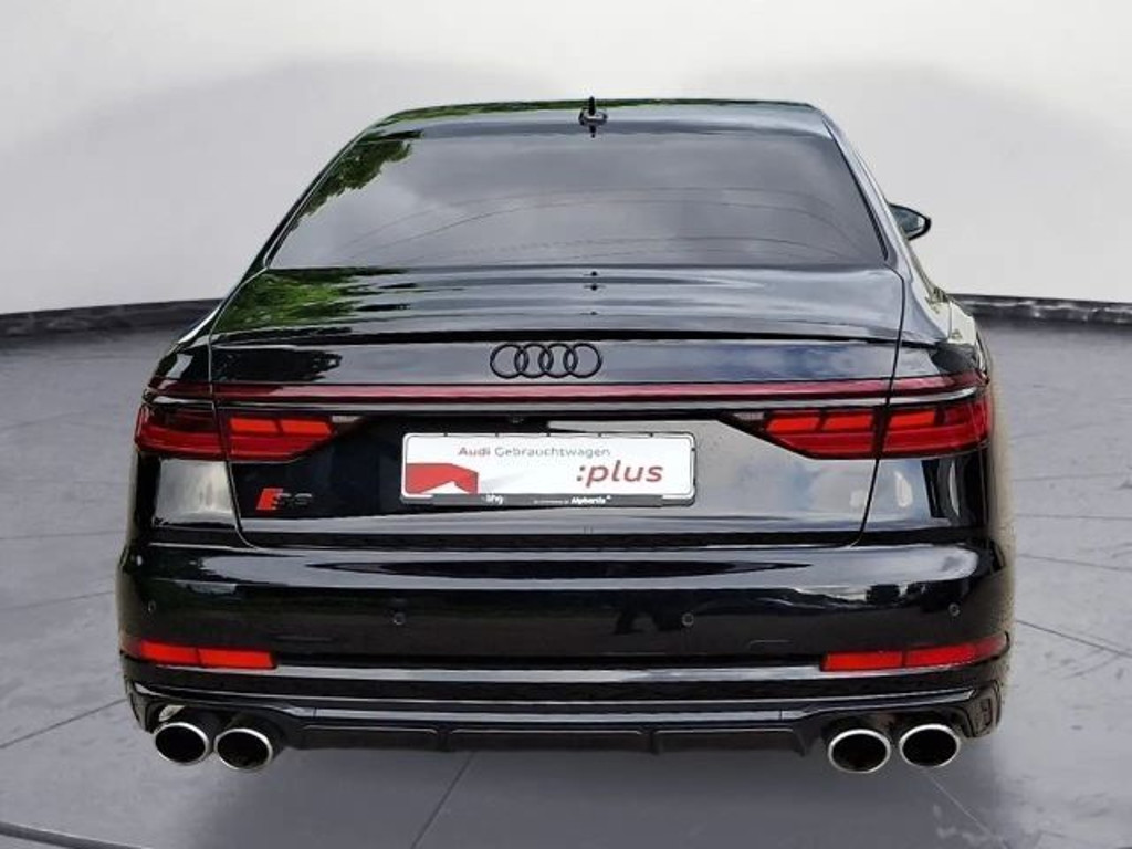 Audi S8