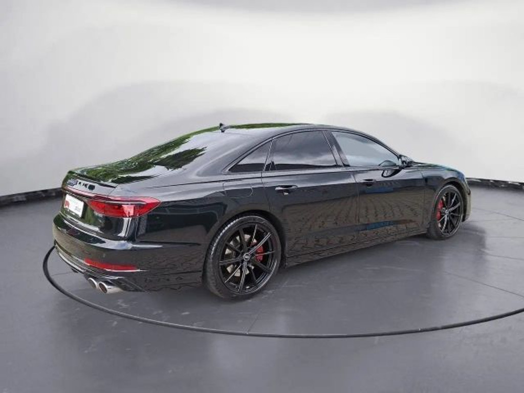 Audi S8