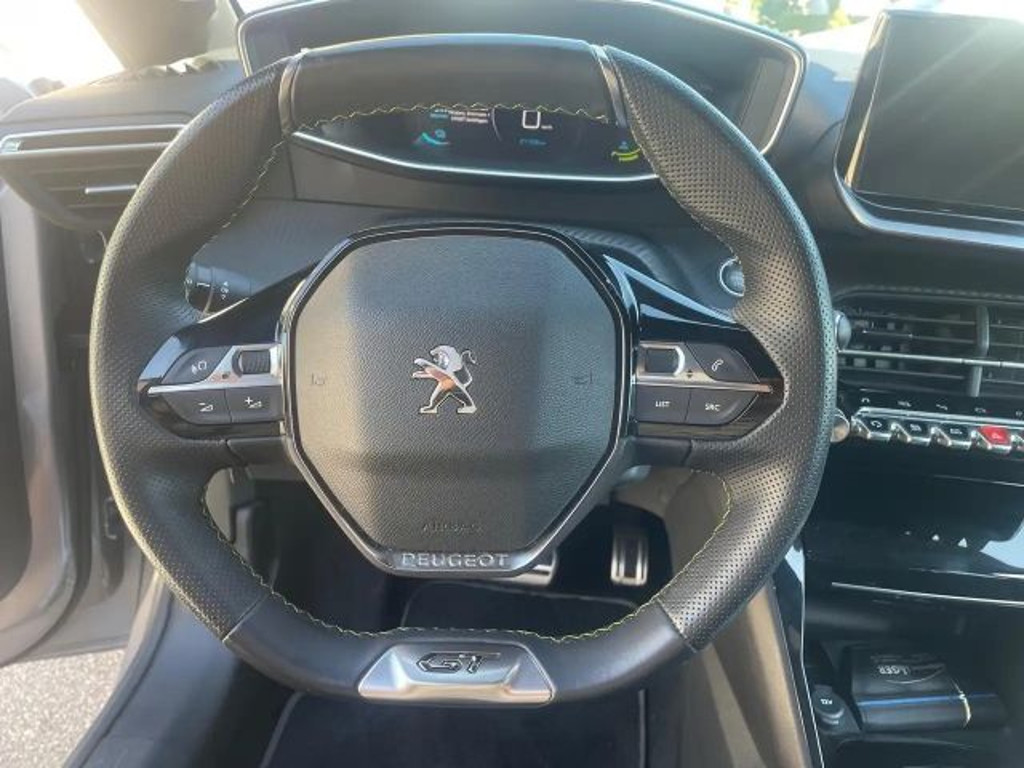 Peugeot e-208