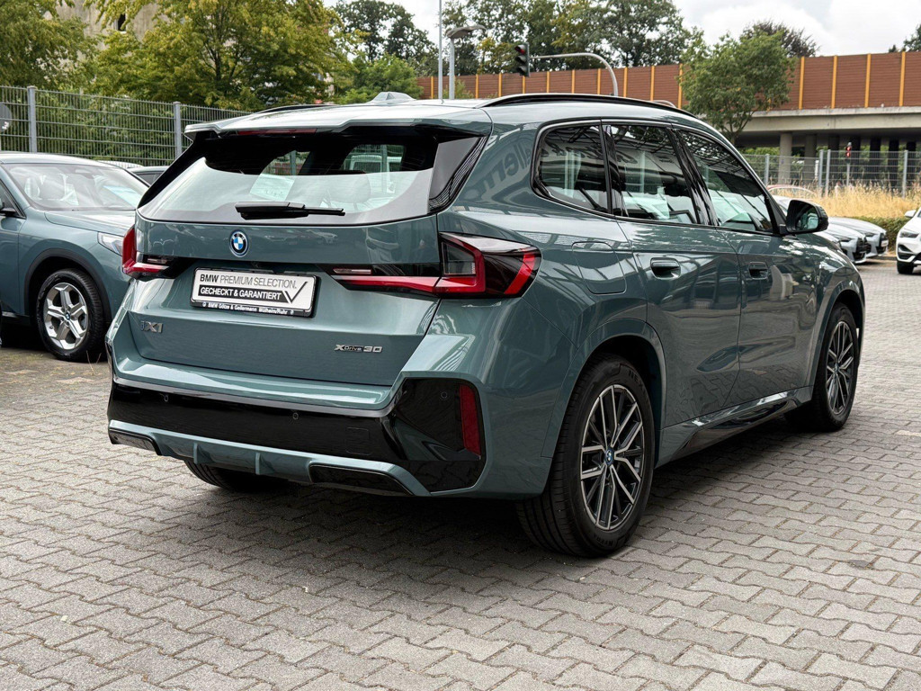 BMW iX1