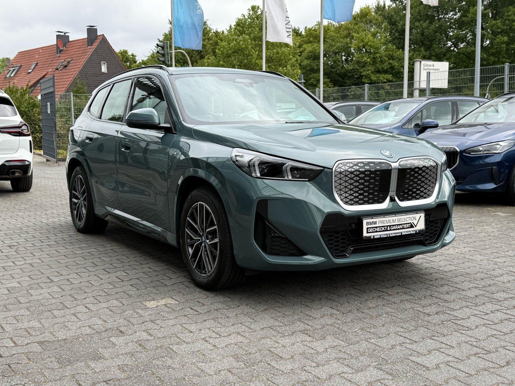 BMW iX1