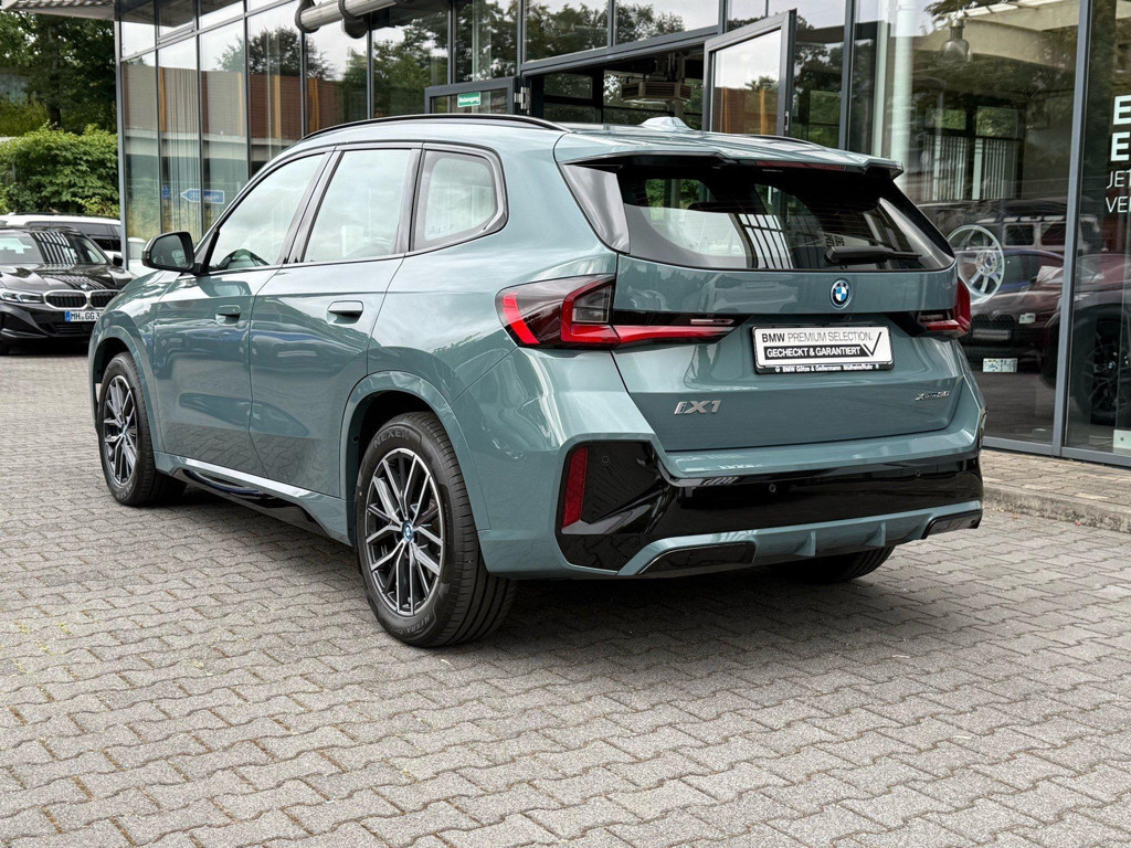 BMW iX1