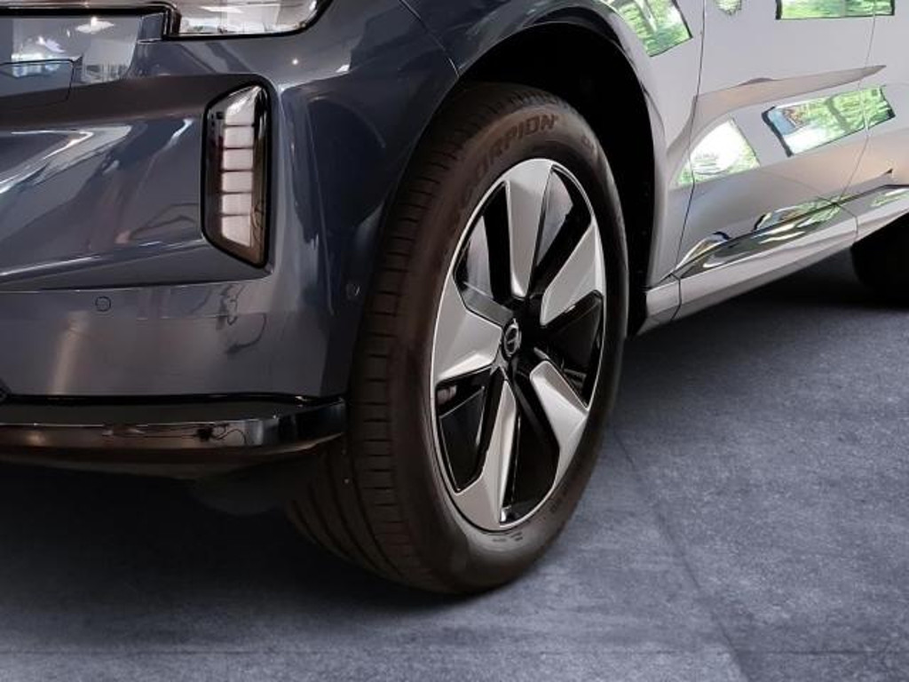 Volvo EX90