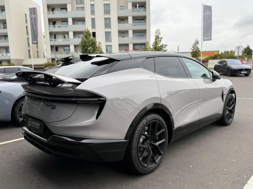 Lotus Eletre