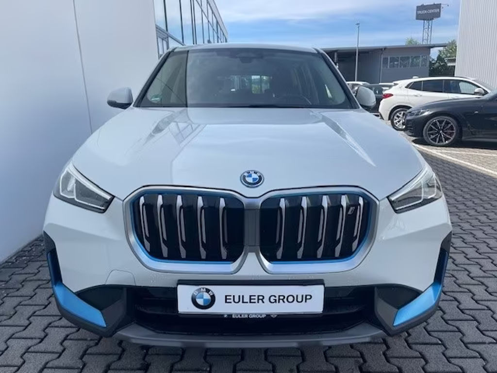 BMW iX1