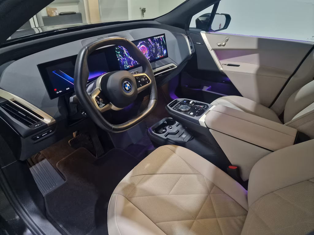 BMW iX