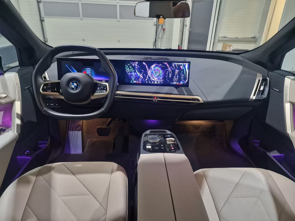 BMW iX
