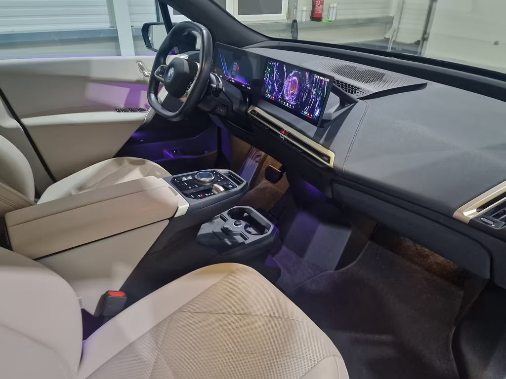 BMW iX