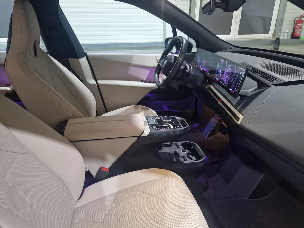 BMW iX