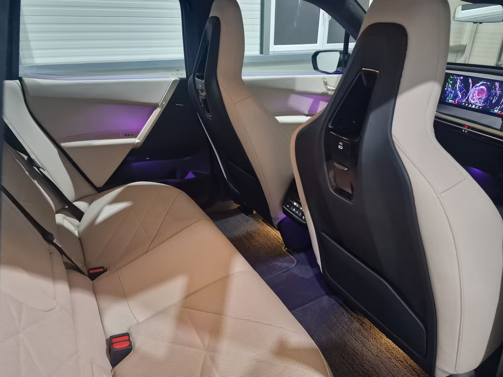 BMW iX