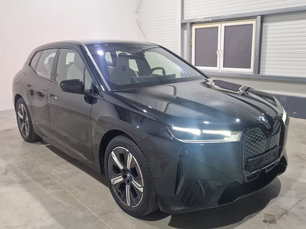 BMW iX