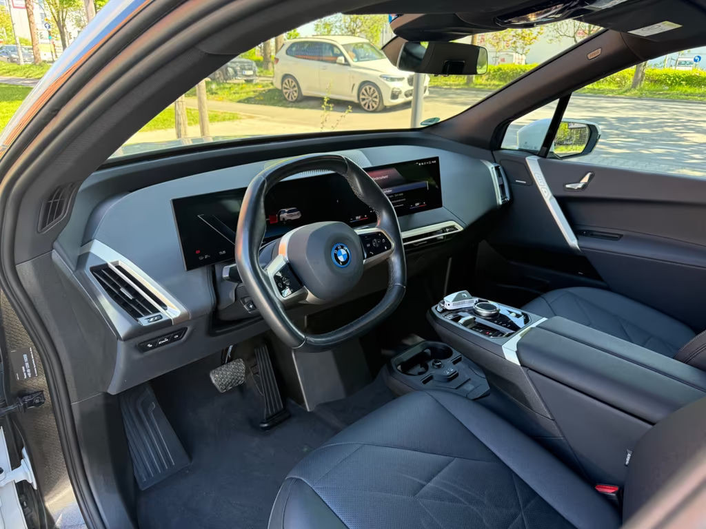 BMW iX