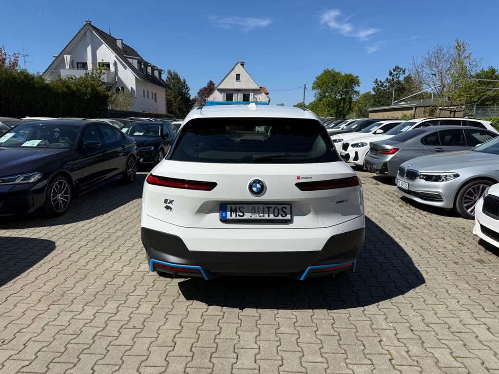 BMW iX