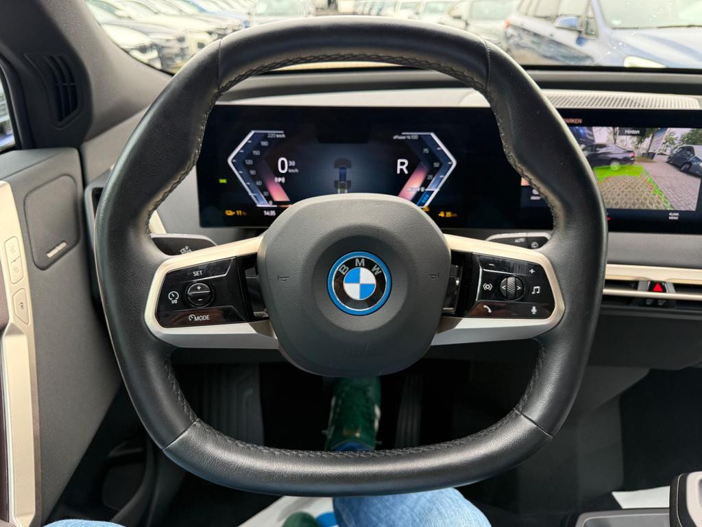 BMW iX