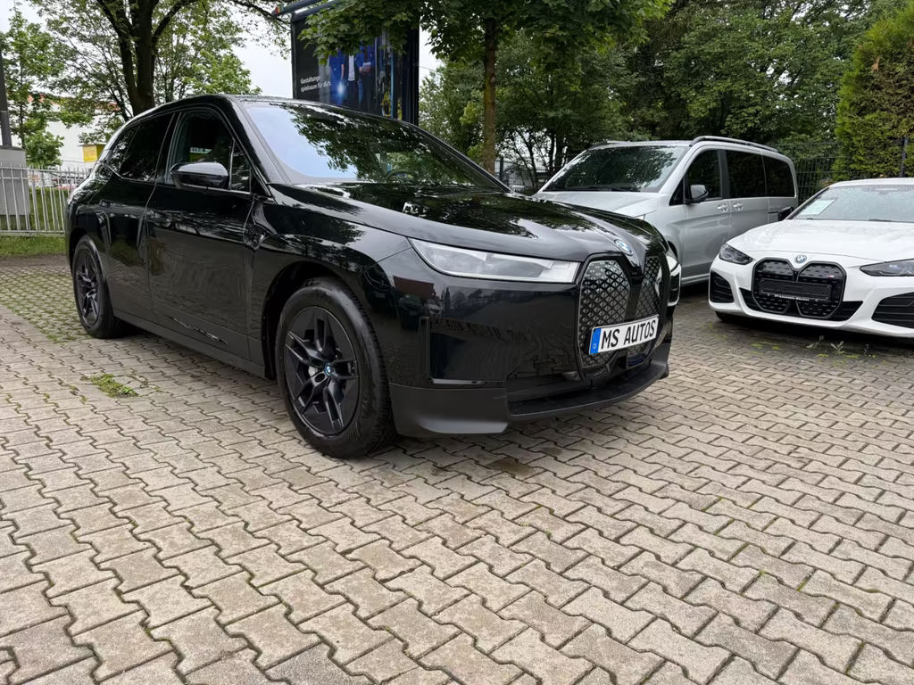 BMW iX