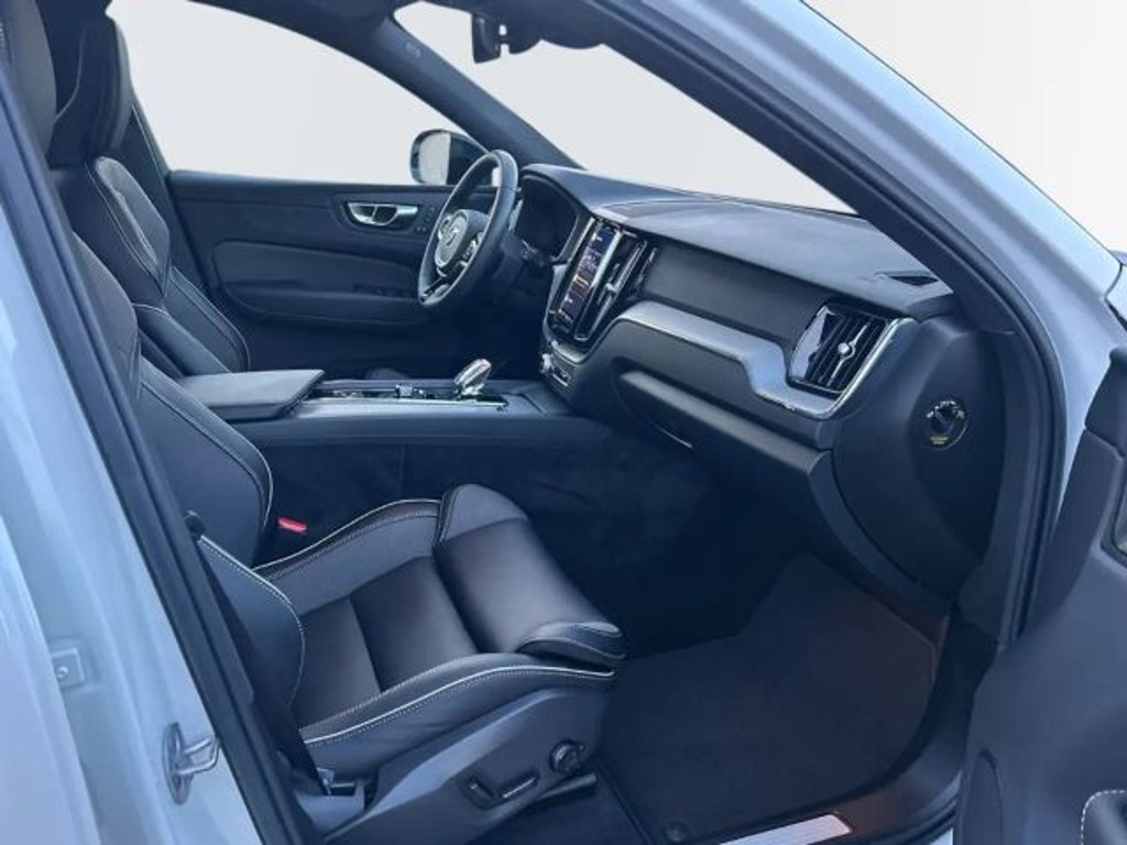 Volvo XC60 Plus Dark