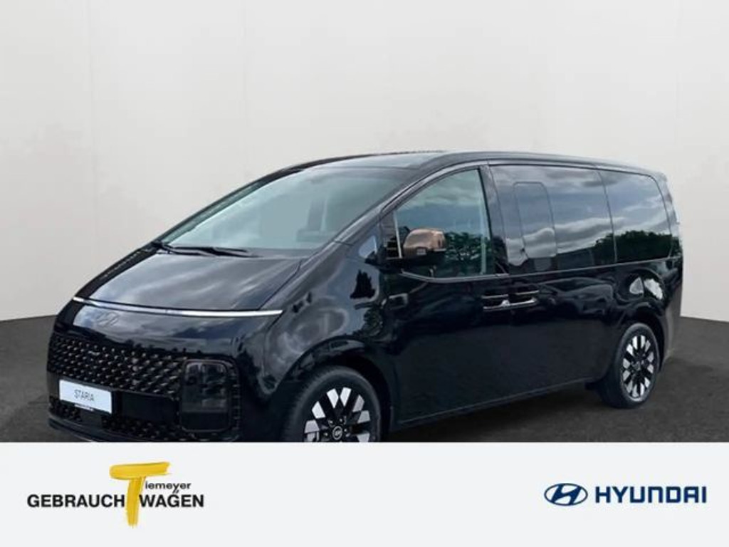Hyundai Staria Signature