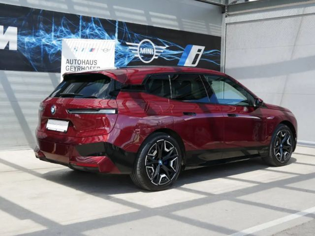 BMW iX