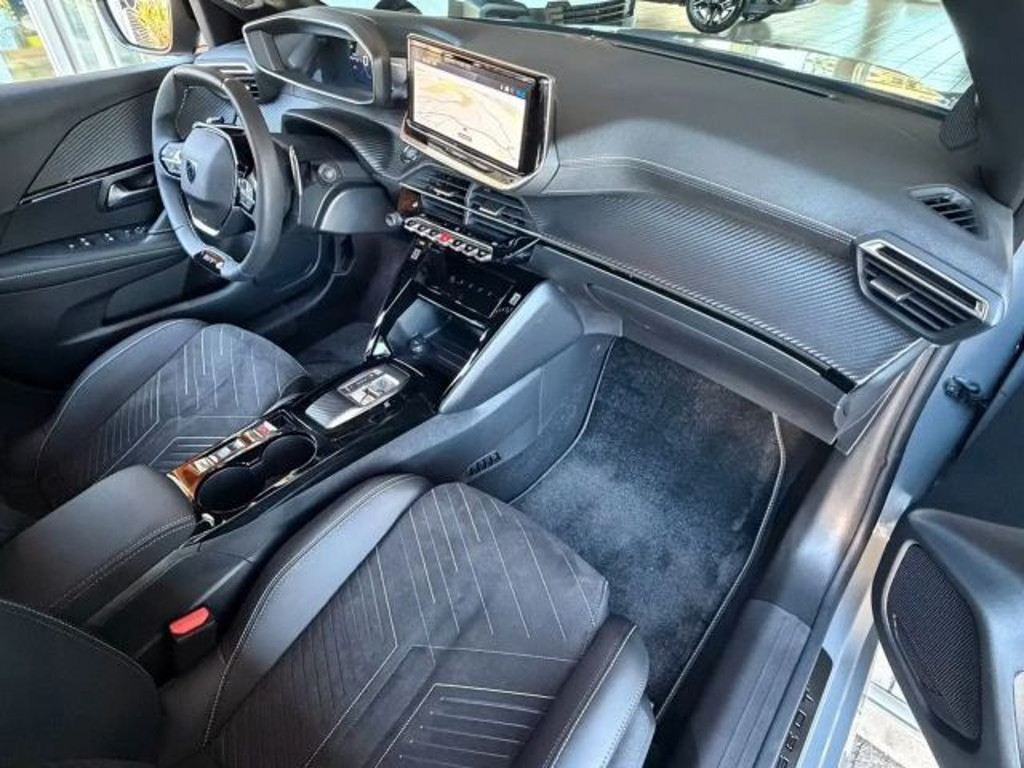 Peugeot e-208