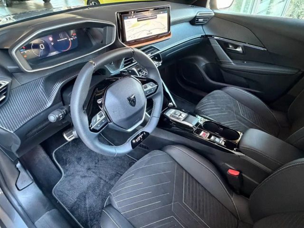 Peugeot e-208