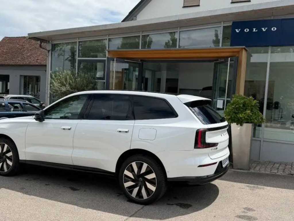 Volvo EX90