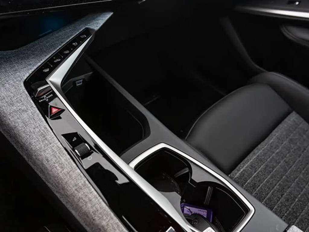 Peugeot E-3008