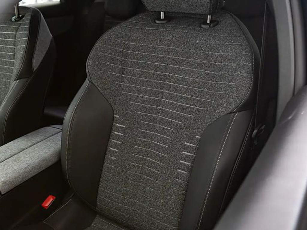 Peugeot E-3008