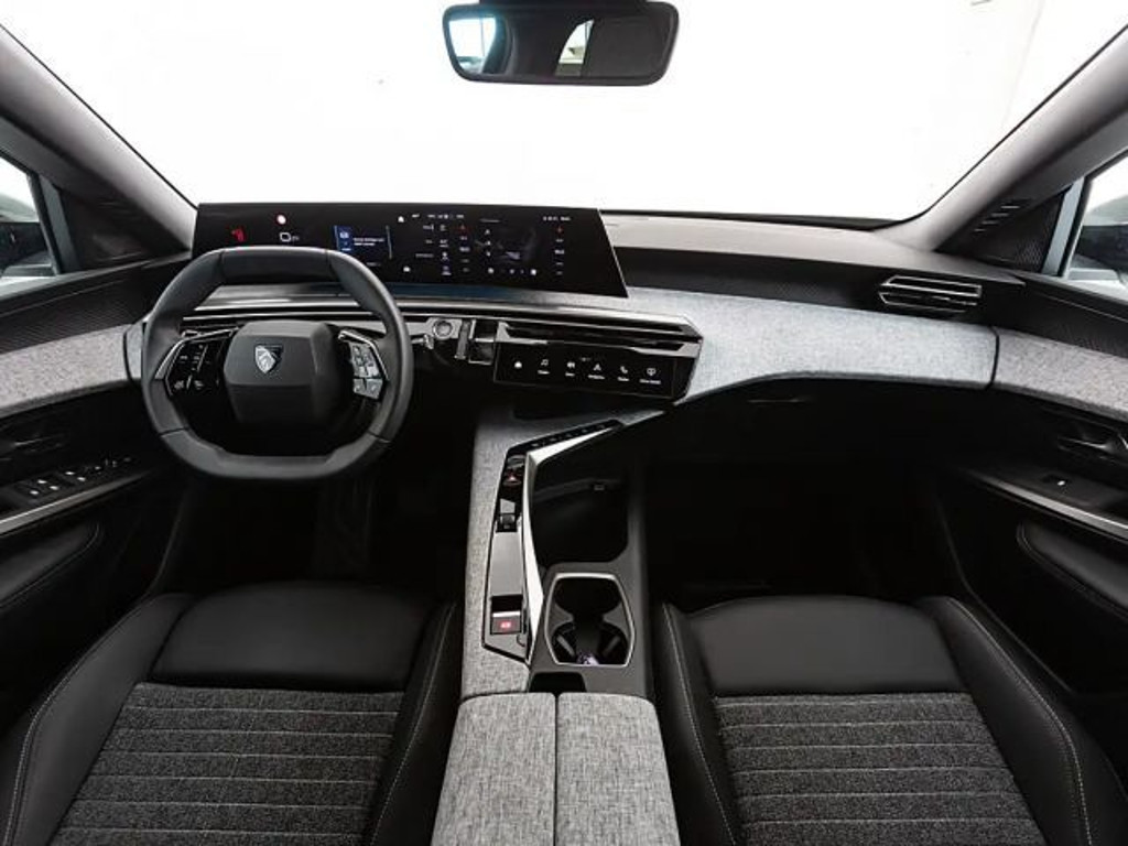 Peugeot E-3008