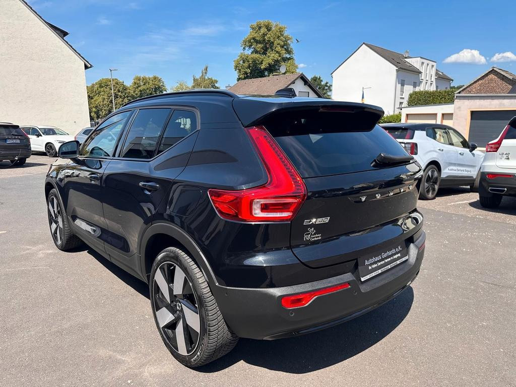 Volvo EX40