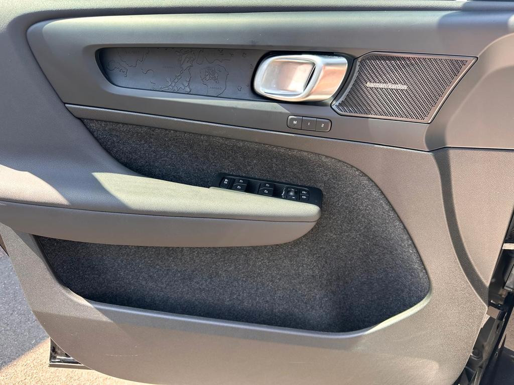 Volvo EX40