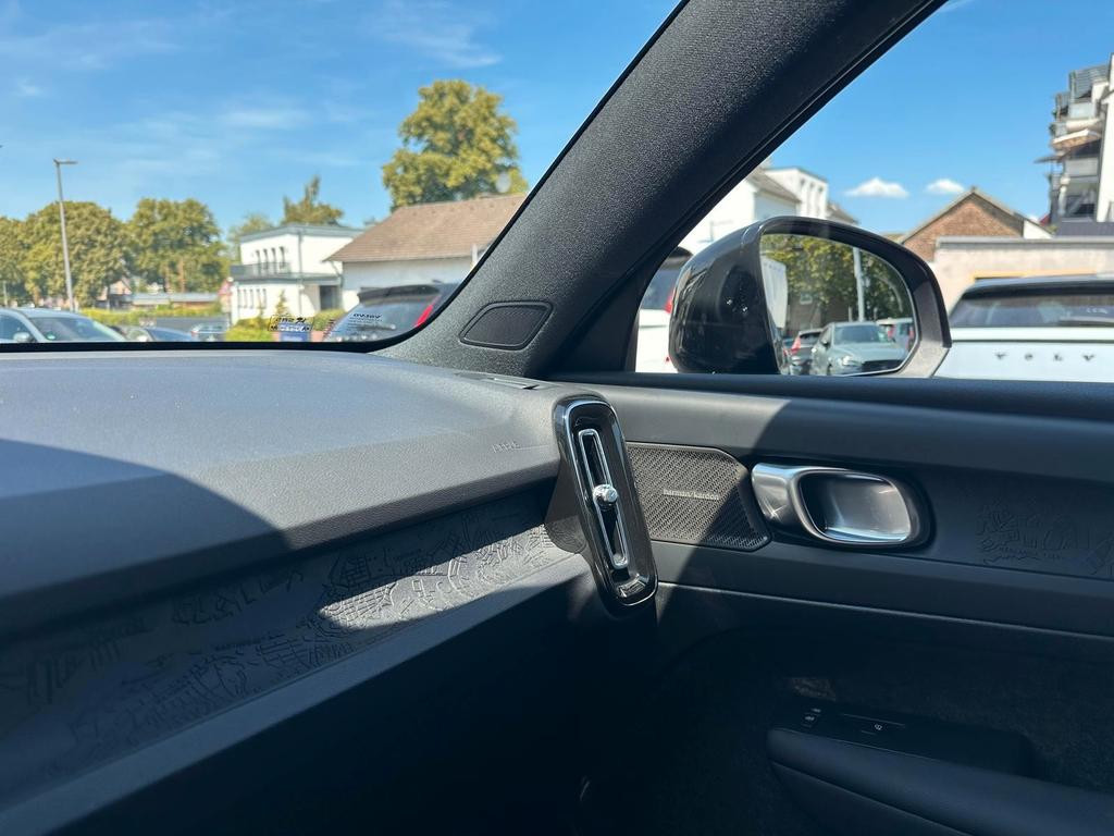 Volvo EX40