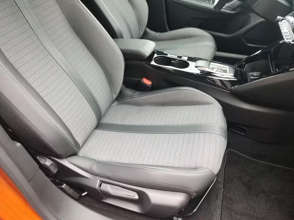 Peugeot e-2008