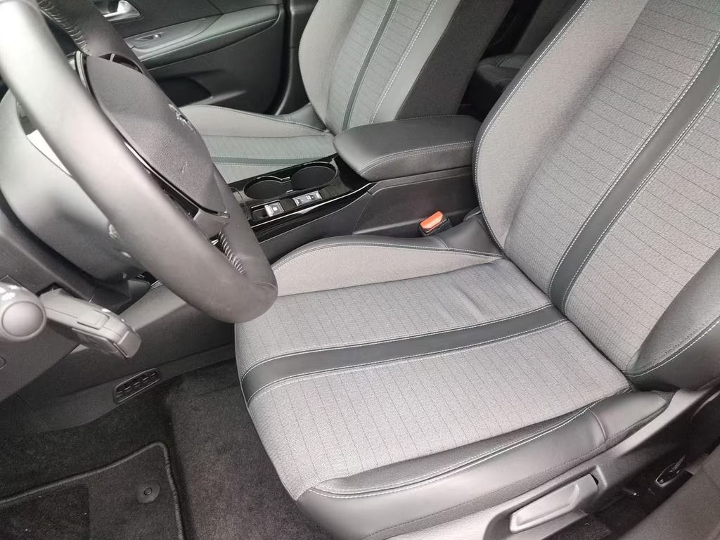 Peugeot e-2008