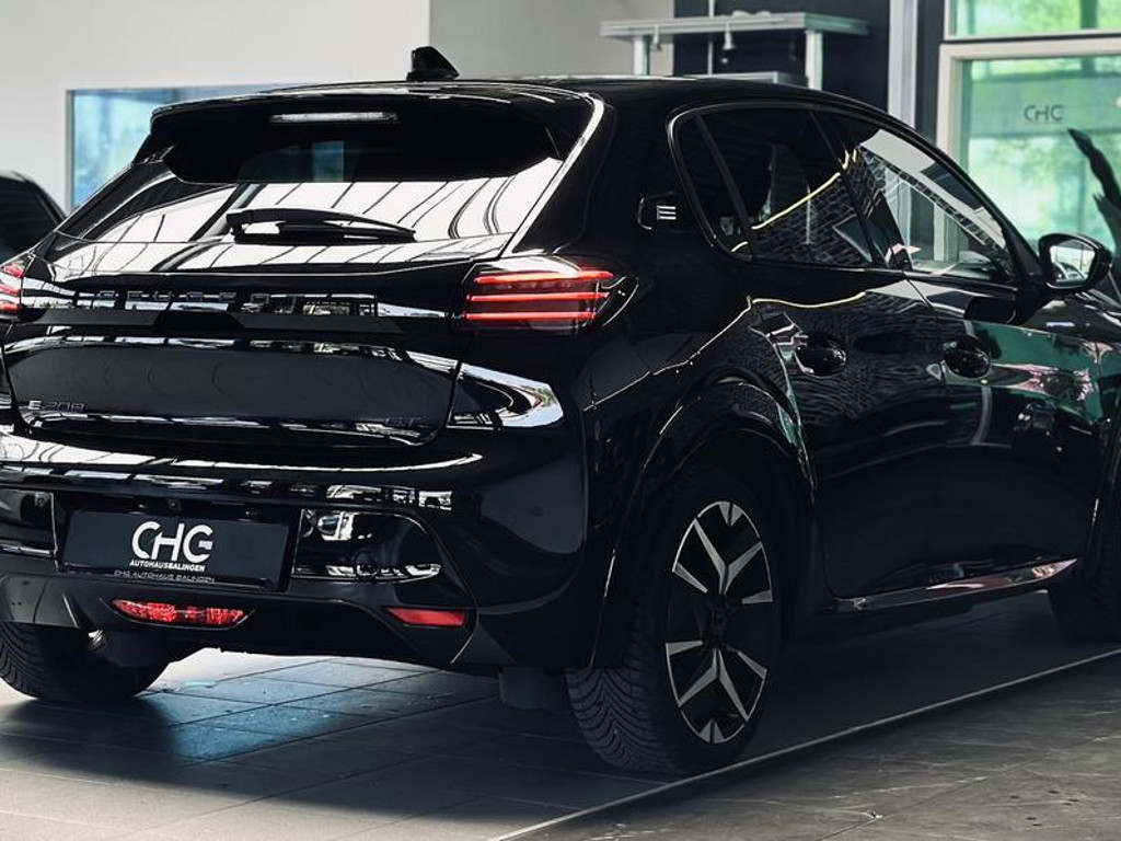 Peugeot e-208
