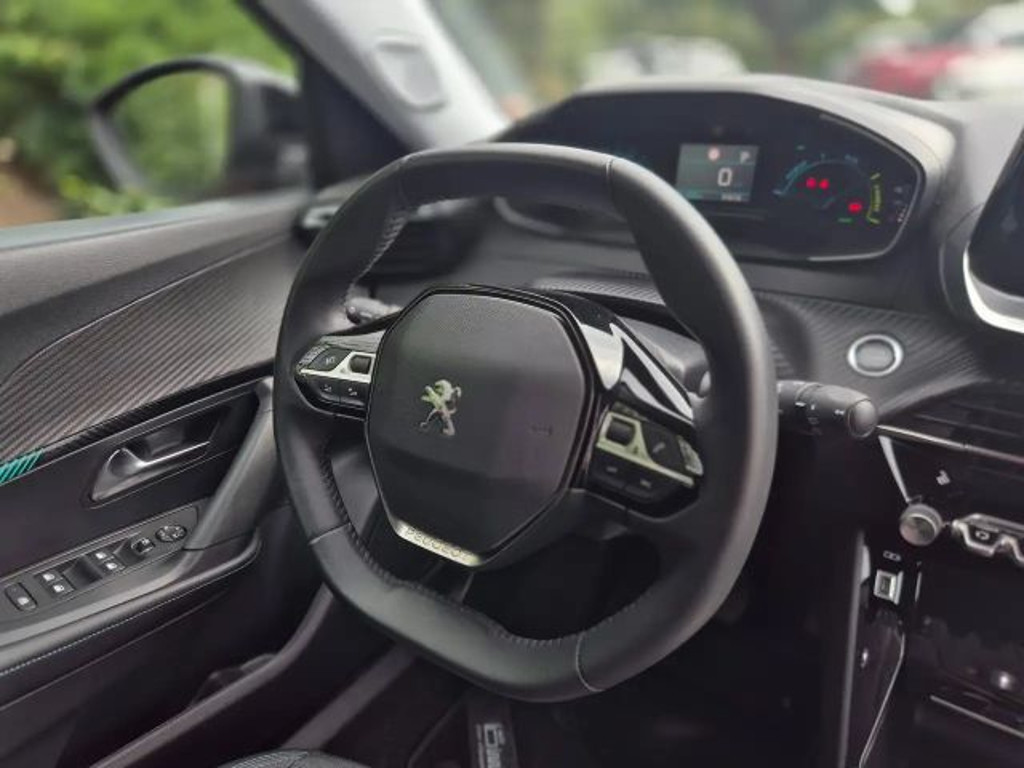 Peugeot e-2008