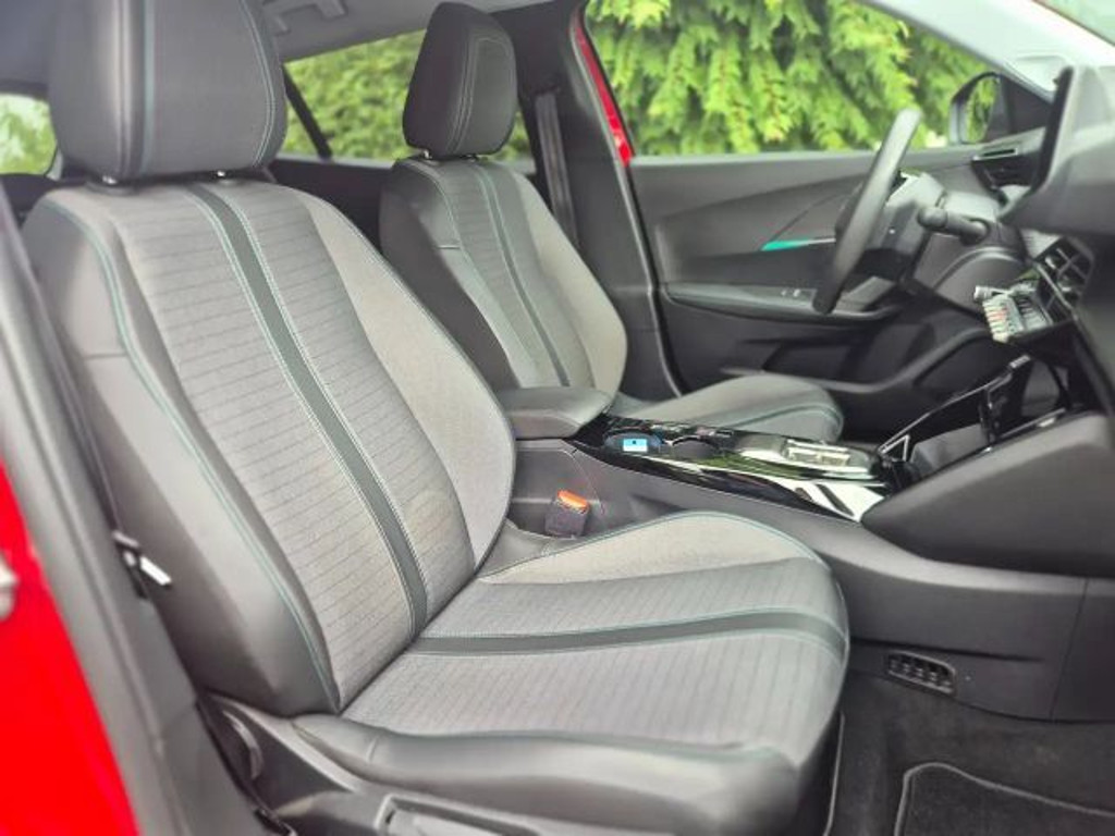 Peugeot e-2008