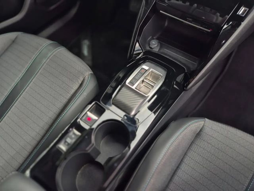 Peugeot e-2008