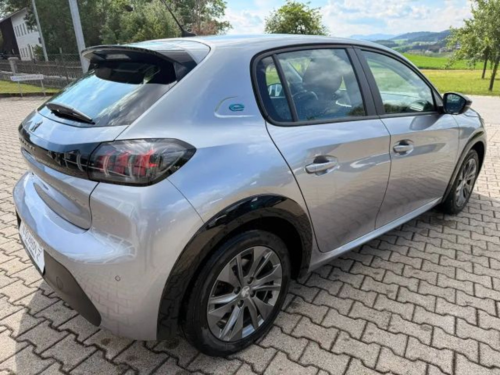 Peugeot e-208
