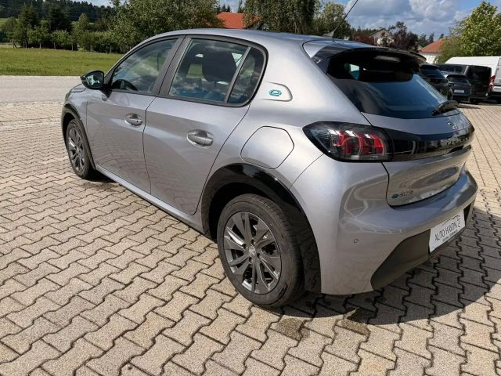 Peugeot e-208